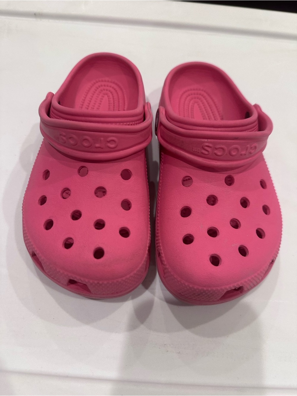 CROCS Kids Classic Clogs in Bright Pink